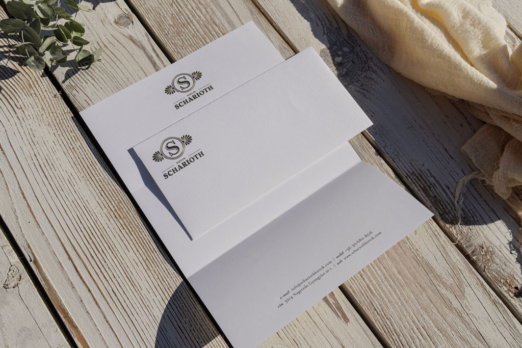 Exkluzív levelező-szett dombor-arany nyomással egyedi megrendelésre struktúrált felületű kreatív papírból, kézzel készítve