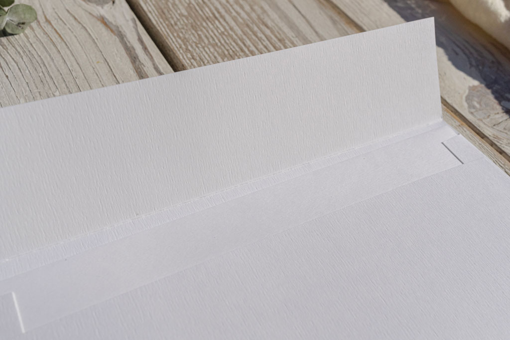 Exkluzív levelező-szett dombor-arany nyomással egyedi megrendelésre struktúrált felületű kreatív papírból, kézzel készítve