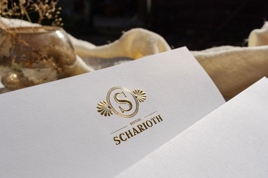 Exkluzív levelező-szett dombor-arany nyomással egyedi megrendelésre struktúrált felületű kreatív papírból, kézzel készítve