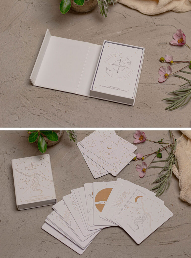 Mágneszáras díszdobozos kártya szett arany fóliaprégeléssel egyedi paraméterek alapján, kis példányszámban, kézi könyvkötő technológiákkal készítve